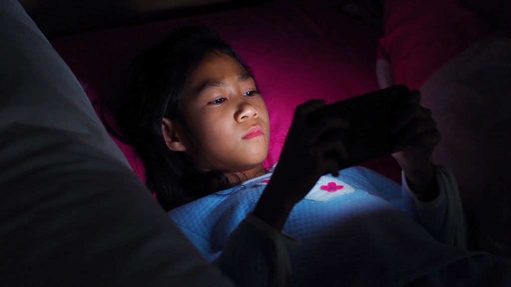 20250402_Web_Blog_Girl at Night_1024x576