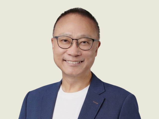 Eddie Headshots 640x480 (7)