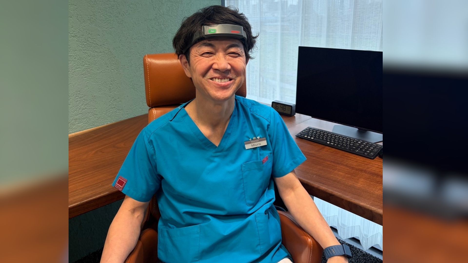 Senzebandを装着したMindWellnessの代表三浦先生